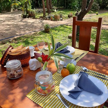 Hotel Chanara Sigiriya Buitenkant foto