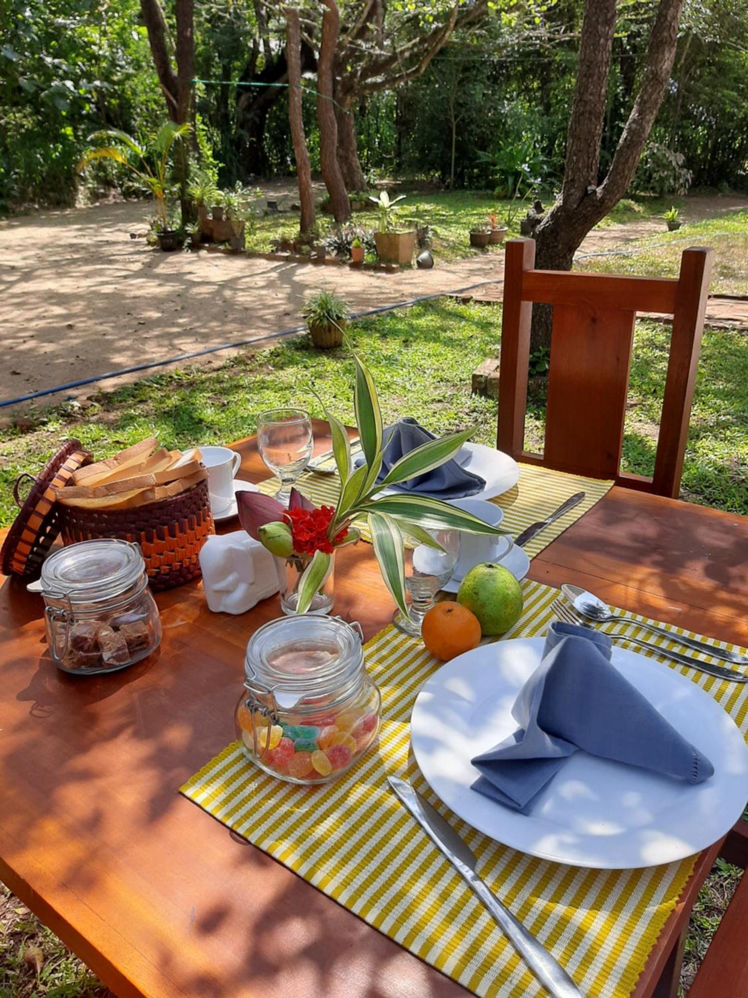 Hotel Chanara Sigiriya Buitenkant foto
