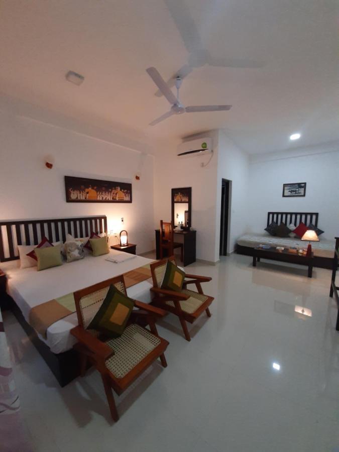 Hotel Chanara Sigiriya Buitenkant foto